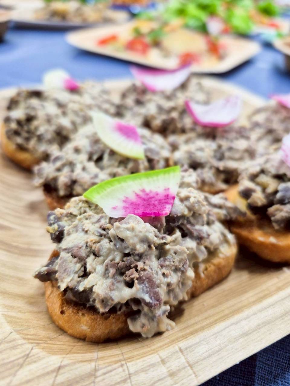 レバーペーストのカナッペ（ICE）